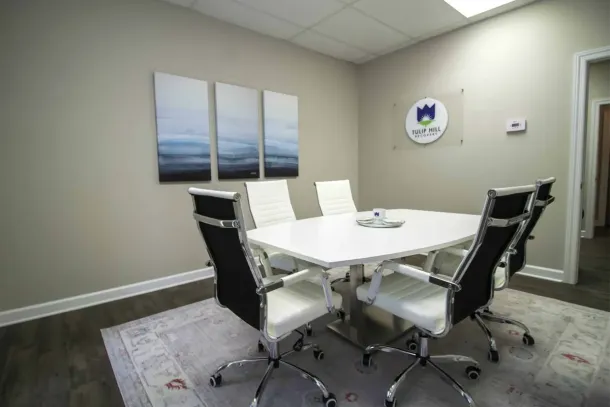 A well-furnished twin room at a Drug and Alcohol Rehab Center in Murfreesboro, offering comfort and privacy for residents.