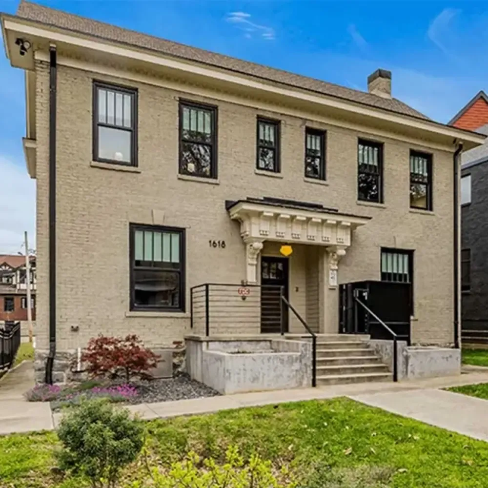 A welcoming and well-maintained building located in Nashville, serving as a trusted drug and alcohol detox center in the heart of the city.