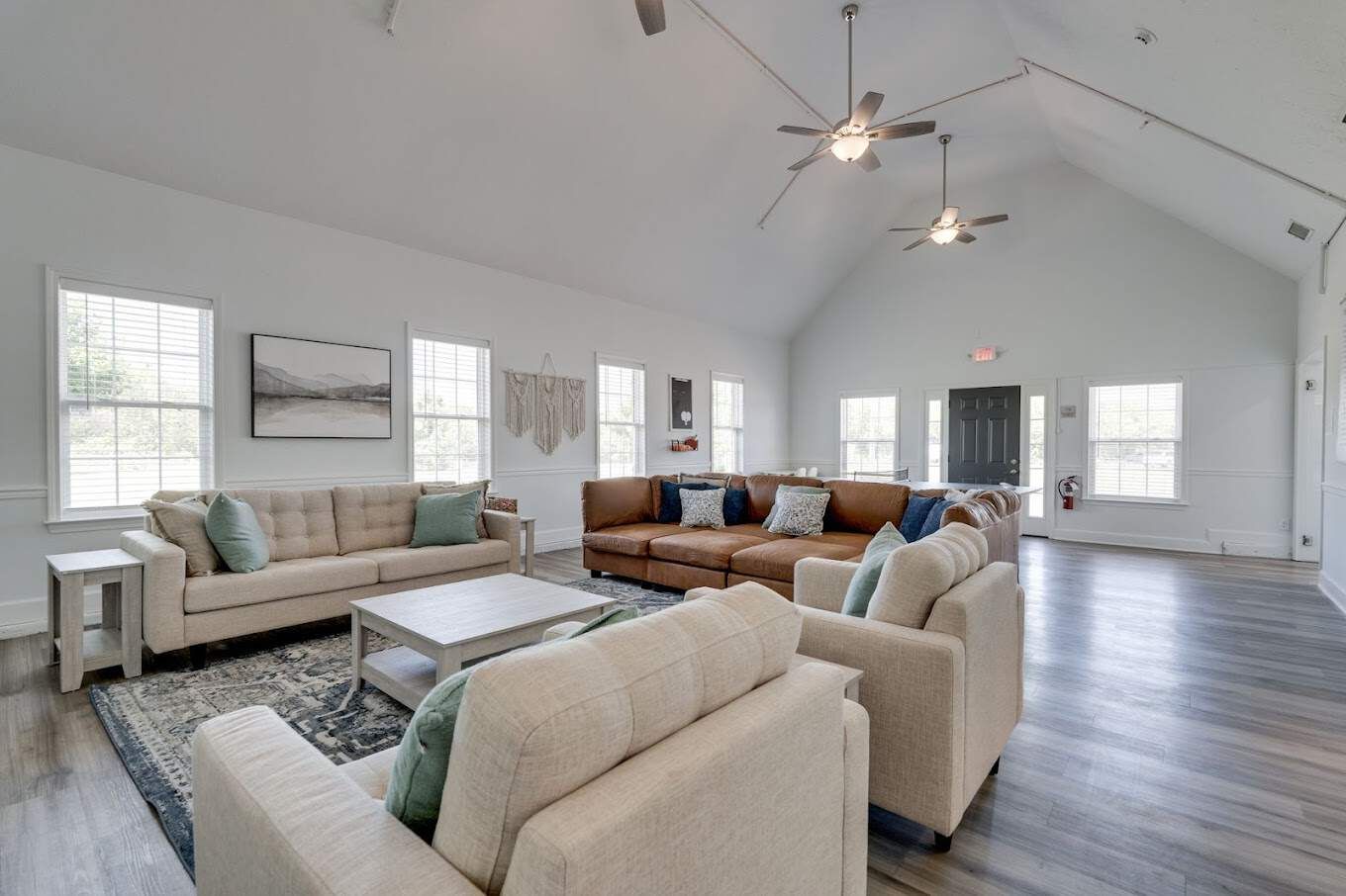 A spacious and inviting living room at a drug and alcohol treatment center in Tennessee, designed for comfort and group activities.