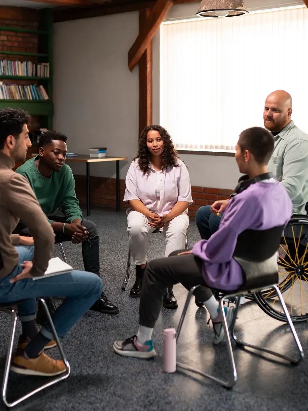 A group therapy session at a comfortable facility, showcasing the welcoming environment provided by drug and alcohol treatment centers in Tennessee.
